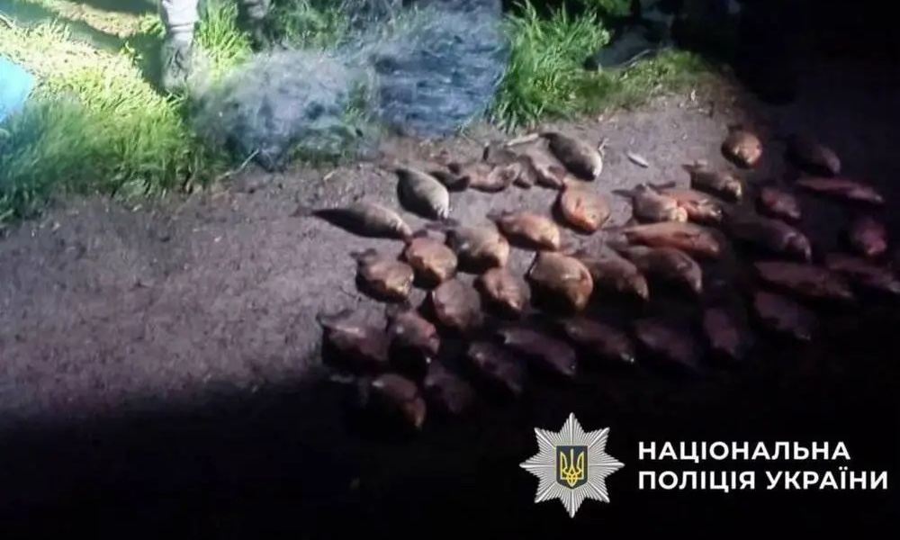 Рибалка на 70 тисяч збитків: на Київщині викрили браконьєра із сітками