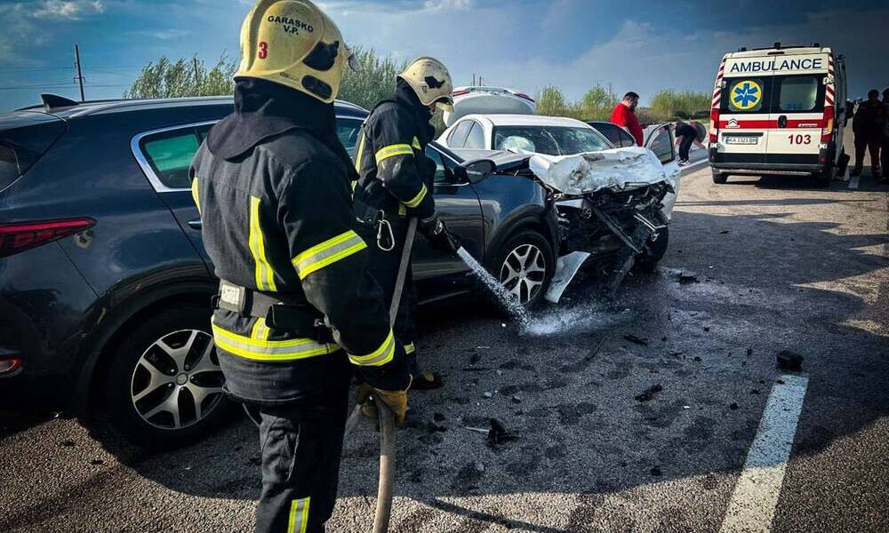 На трасі Київ–Одеса сталося зіткнення двох автомобілів: є постраждалі