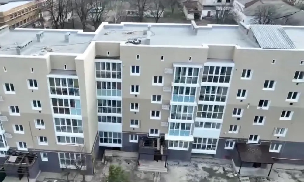 У Макарові завершуються роботи над зруйнованим будинком на Ростовського